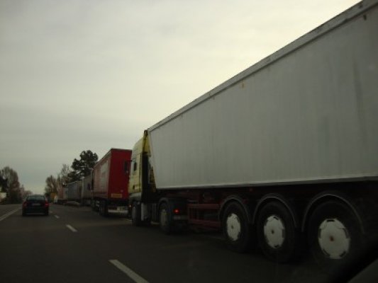Transportatorii rutieri de mărfuri au intrat în grevă şi la Constanţa